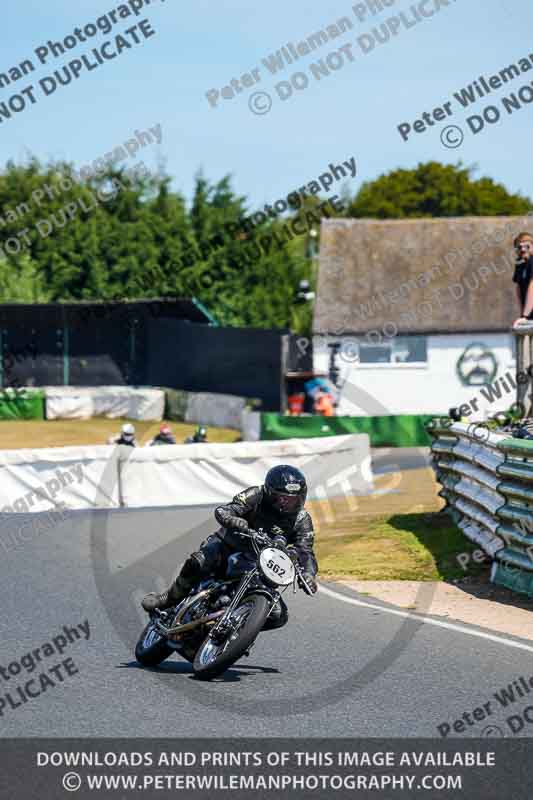 Vintage motorcycle club;eventdigitalimages;mallory park;mallory park trackday photographs;no limits trackdays;peter wileman photography;trackday digital images;trackday photos;vmcc festival 1000 bikes photographs